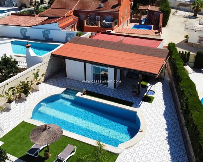 Image No.2-4 Bed Villa for sale