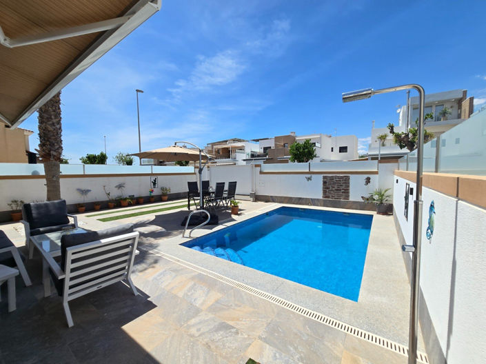 Image No.5-Villa de 3 chambres à vendre à Alicante