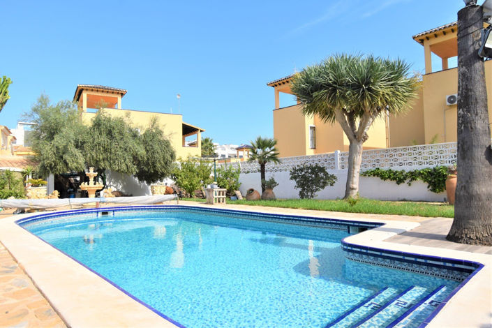 Image No.2-Villa de 4 chambres à vendre à Alicante