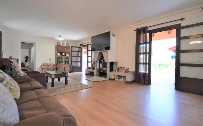 Image No.3-Villa de 4 chambres à vendre à Alicante