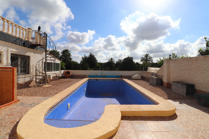 Image No.2-4 Bed Country House for sale