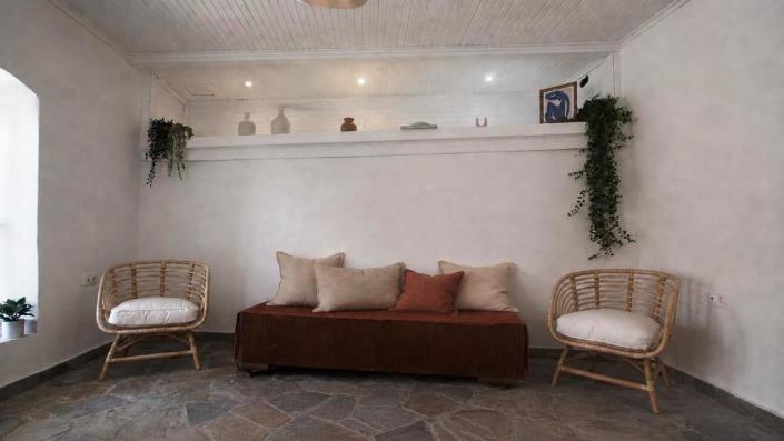 Image No.6-2 Bed House for sale