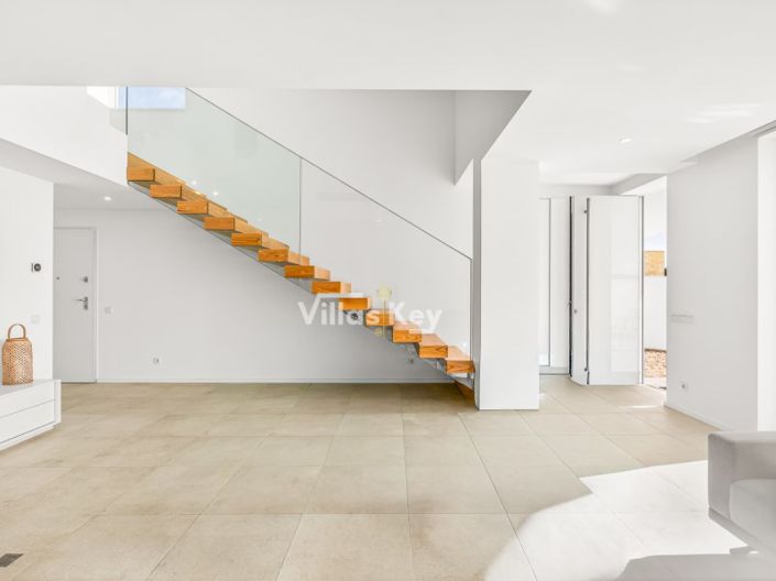 Image No.7-3 Bed House for sale
