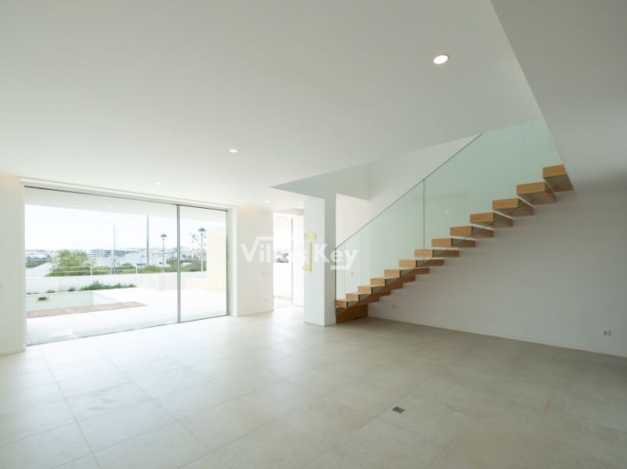 Image No.10-3 Bed House for sale