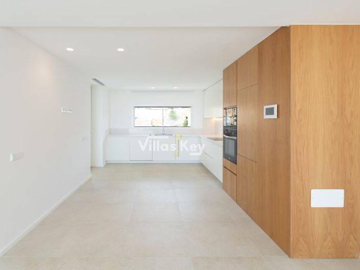 Image No.12-3 Bed House for sale