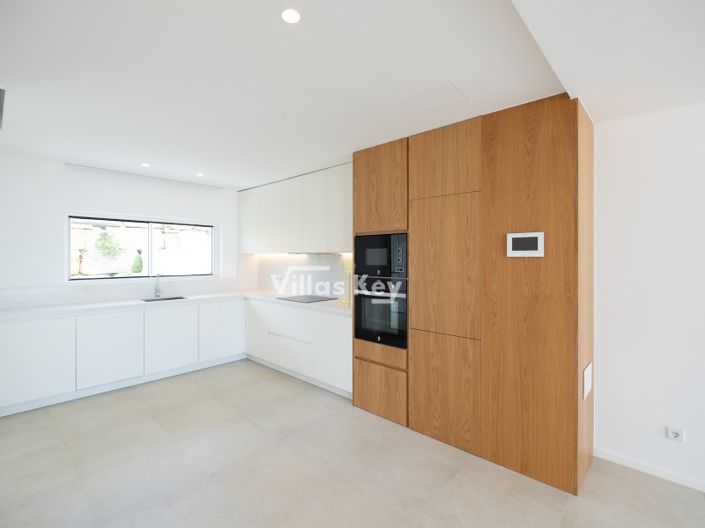 Image No.9-3 Bed House for sale
