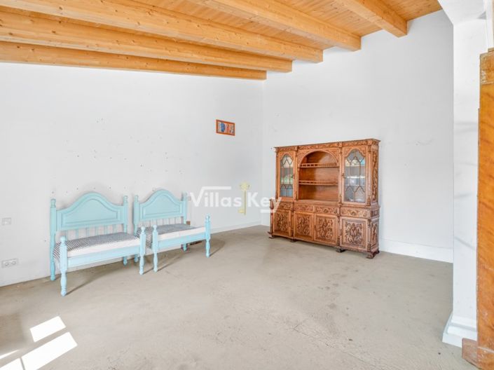 Image No.21-4 Bed Farmhouse for sale