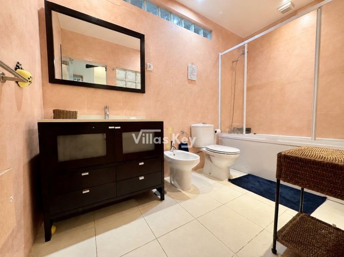Image No.12-4 Bed House for sale