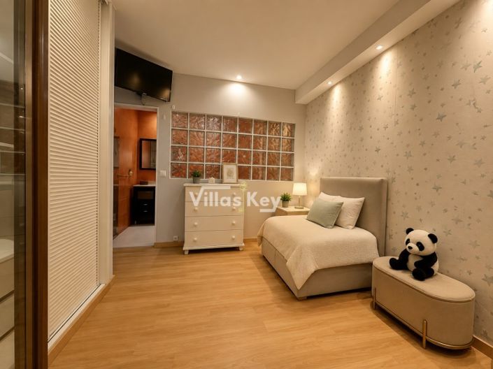 Image No.15-4 Bed House for sale