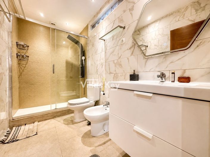 Image No.17-4 Bed House for sale