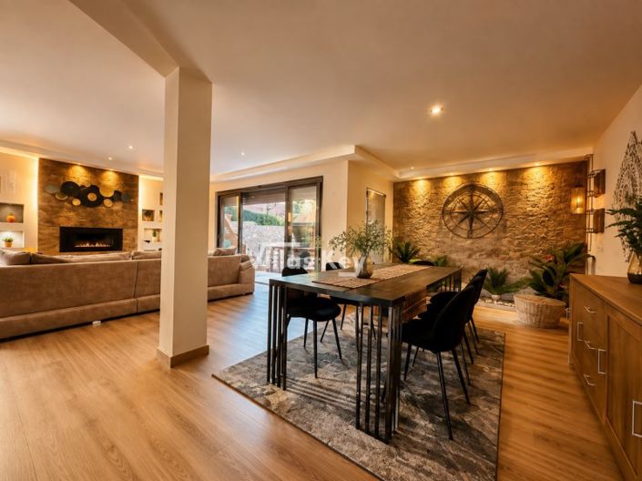 Image No.8-4 Bed House for sale