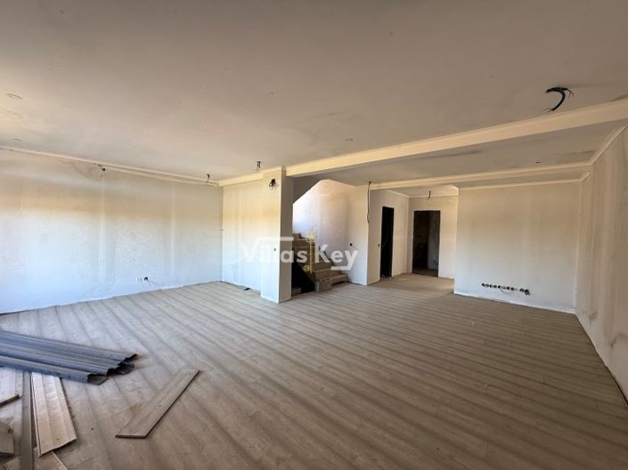 Image No.28-3 Bed House for sale
