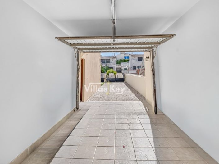 Image No.21-4 Bed House for sale