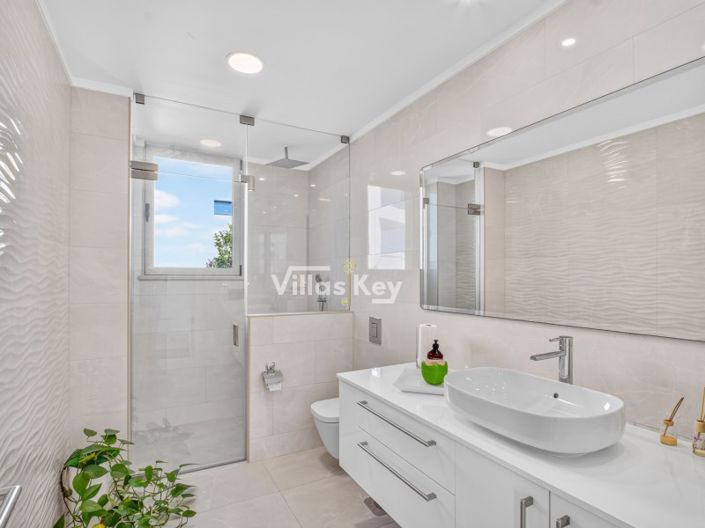 Image No.18-3 Bed House for sale