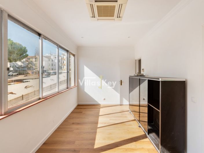 Image No.14-3 Bed Apartment for sale