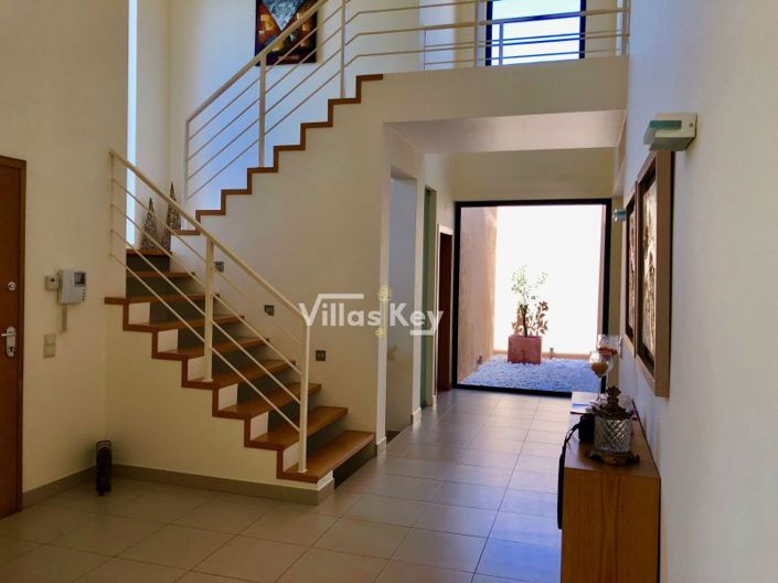 Image No.4-5 Bed House for sale