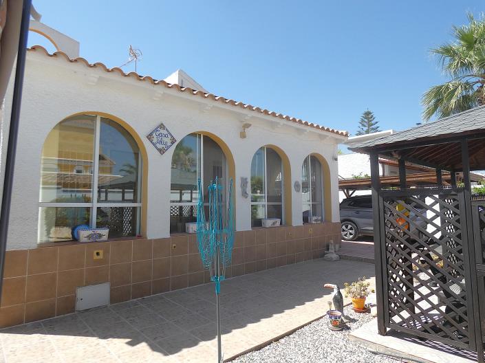 Image No.8-3 Bed Villa / Detached for sale