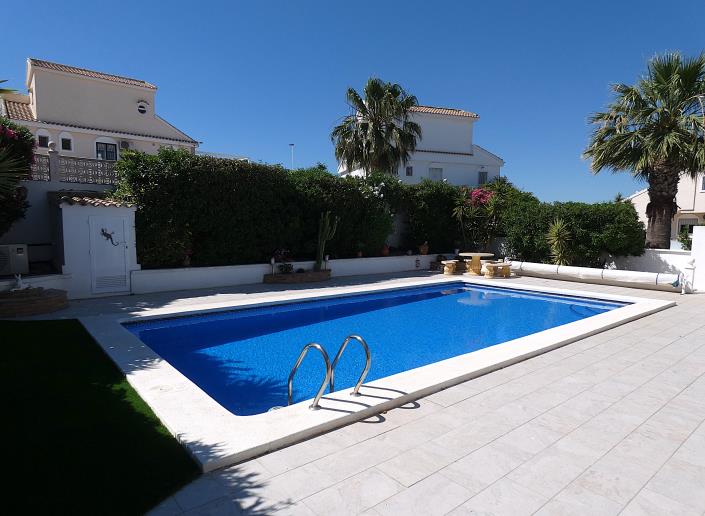 Image No.42-3 Bed Villa / Detached for sale