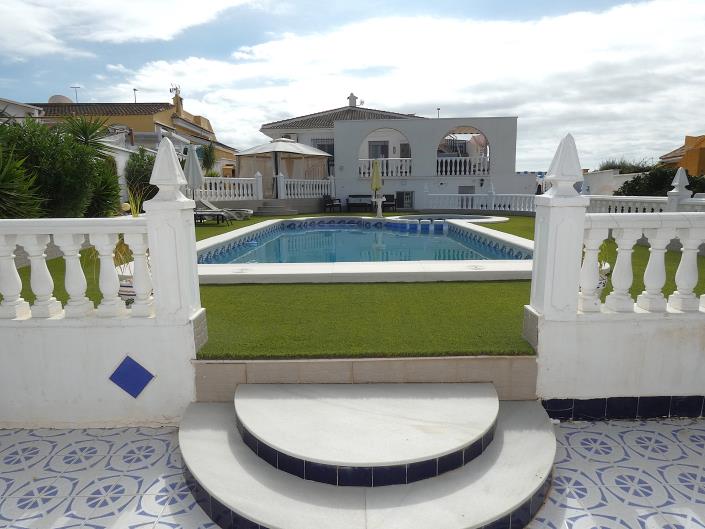 Image No.36-4 Bed Villa / Detached for sale