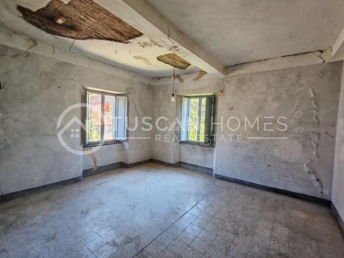 Image No.15-4 Bed Farmhouse for sale