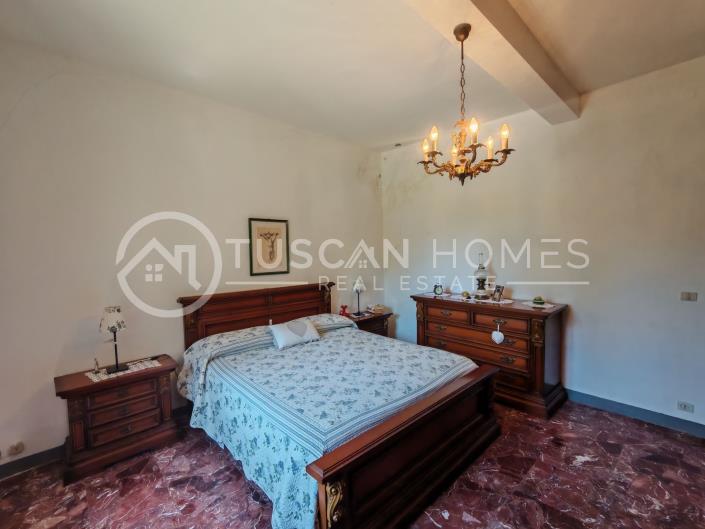 Image No.2-4 Bed Farmhouse for sale