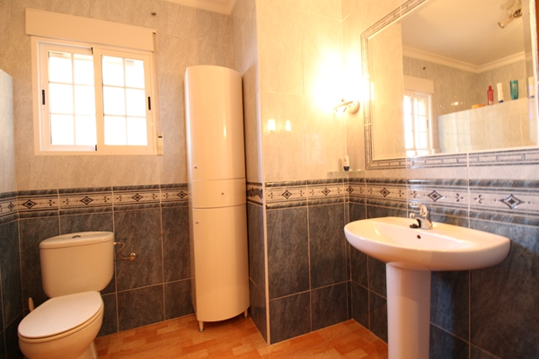 Image No.28-4 Bed Property for sale