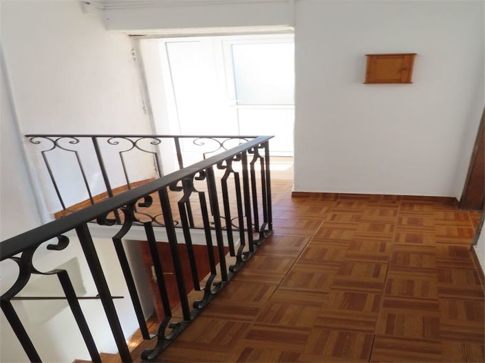 Image No.18-3 Bed Property for sale