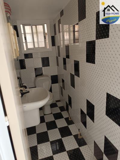 Image No.28-6 Bed House for sale