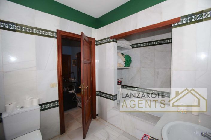 Image No.32-5 Bed Villa for sale