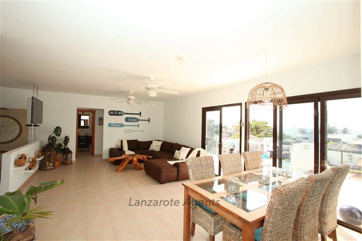 Image No.4-Villa de 4 chambres à vendre à Playa Blanca