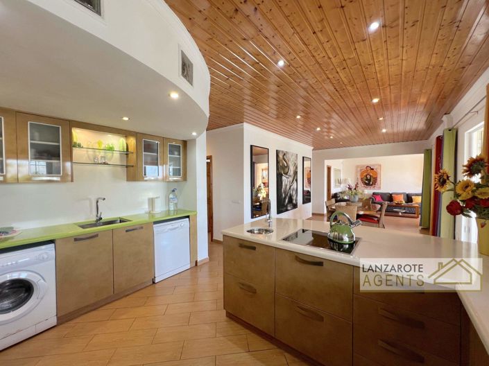Image No.3-4 Bed Villa for sale