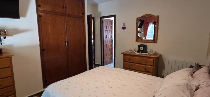 Image No.39-4 Bed Villa / Detached for sale
