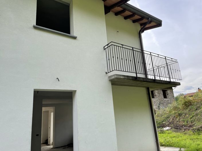Image No.10-3 Bed Property for sale