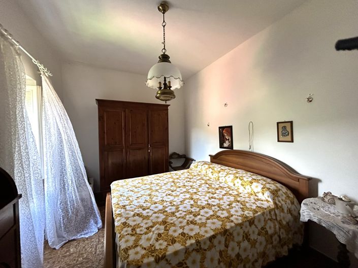 Image No.8-4 Bed Property for sale
