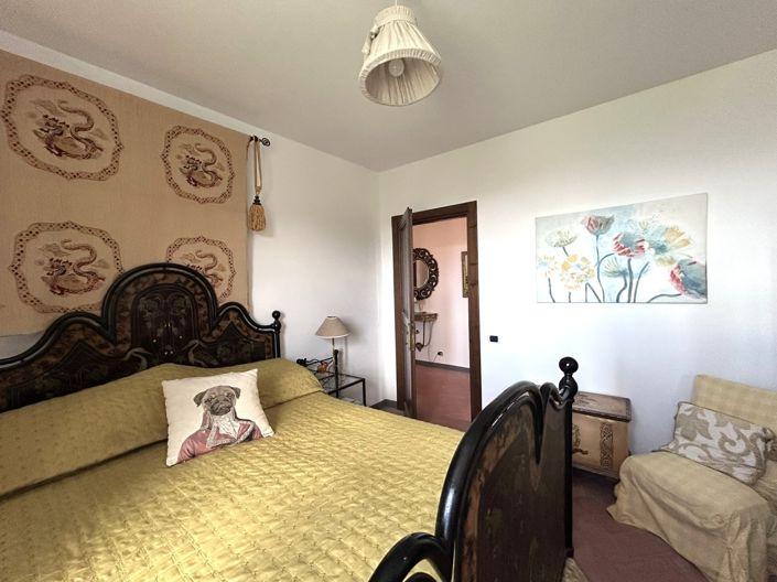 Image No.21-4 Bed House for sale