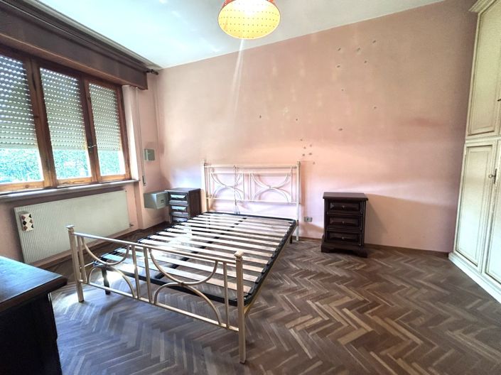 Image No.10-2 Bed Property for sale