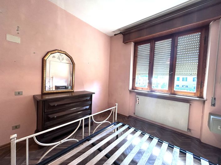 Image No.11-2 Bed Property for sale