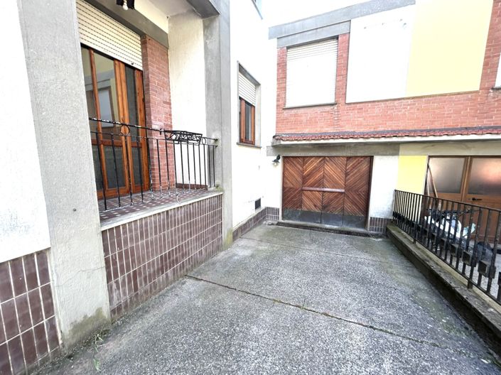 Image No.18-2 Bed Property for sale