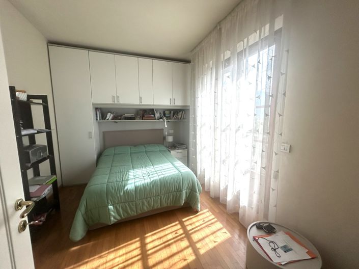 Image No.20-2 Bed Property for sale