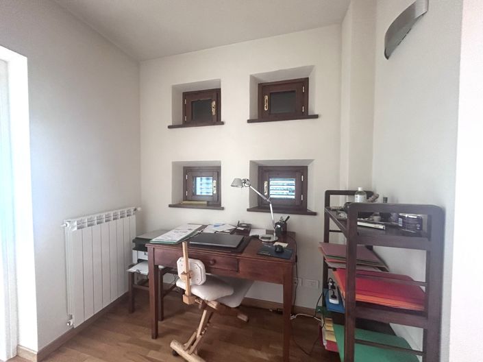 Image No.21-2 Bed Property for sale