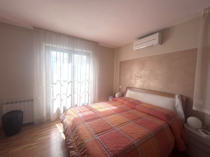 Image No.23-2 Bed Property for sale