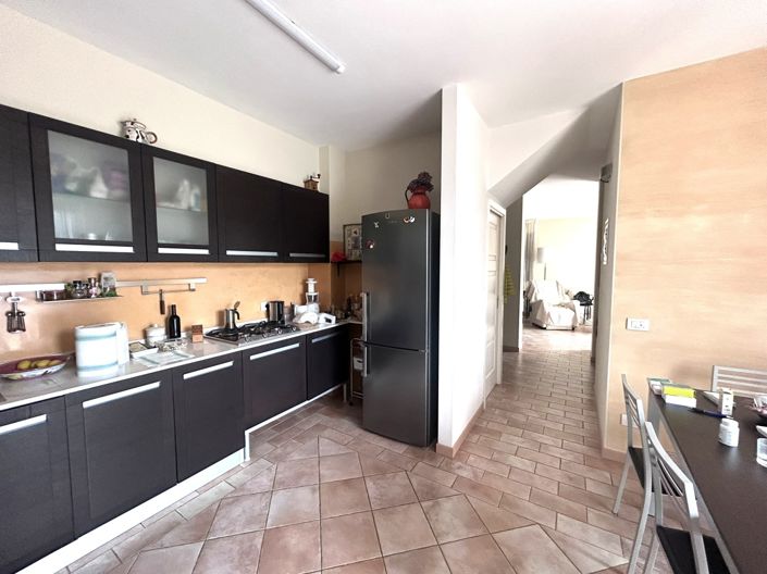 Image No.12-2 Bed Property for sale