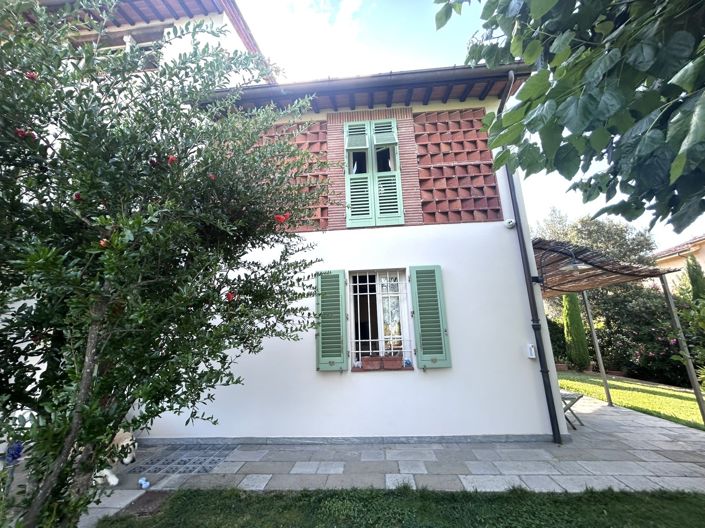 Image No.14-3 Bed Property for sale