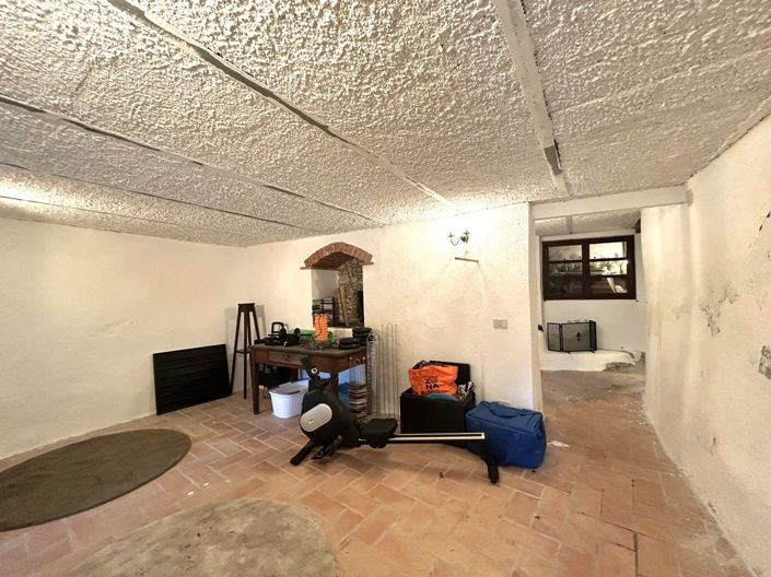 Image No.22-3 Bed Property for sale