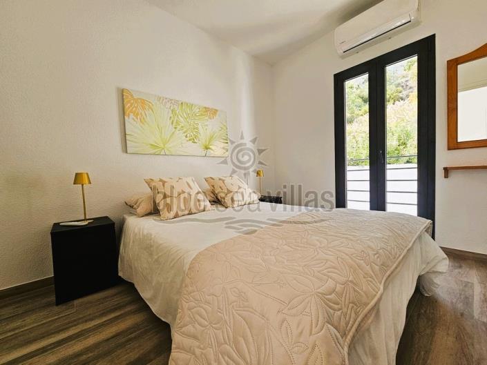 Image No.54-3 Bed Chalet for sale