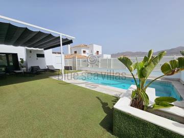 pool-bar-bbq-area-1550--4-