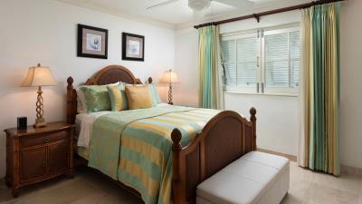 waterside-205-bedroom-bed