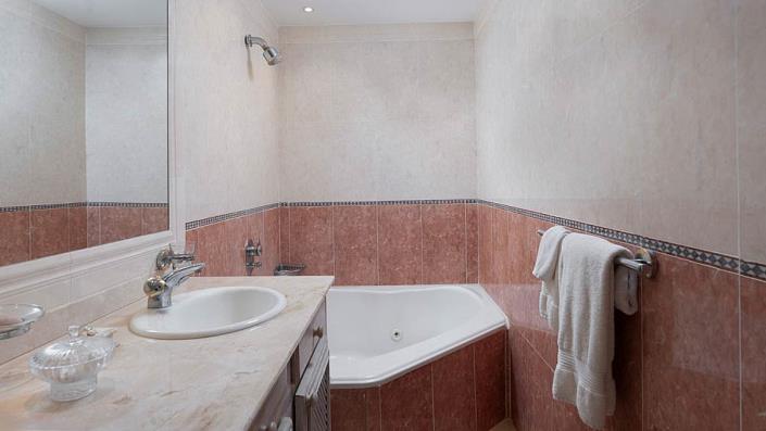 Image No.28-5 Bed Villa for sale