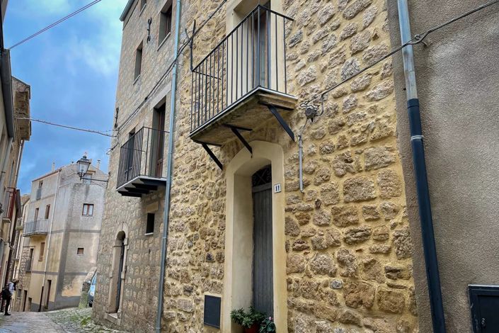 Image No.2-2 Bed House for sale