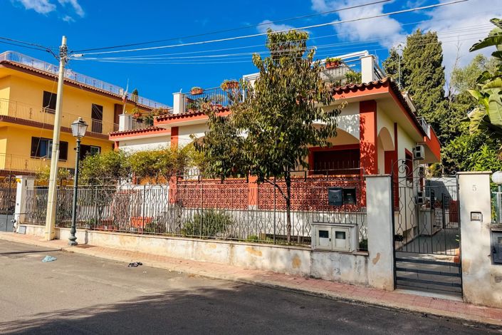 Image No.4-2 Bed House for sale